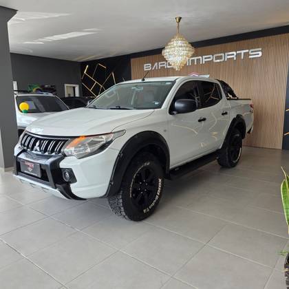MITSUBISHI L200 TRITON 2.4 16V TURBO DIESEL GL CD 4X4 MANUAL MITSUBISHI L200 TRITON 2.4 16V TURBO DIESEL GL CD 4X4 MANUAL